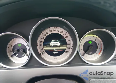 2013 Mercedes-Benz C 250 Sport z USA, uszkodzony, nr VIN WDDGF4HB7DA870313